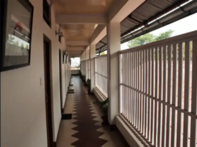 Marina's Motel