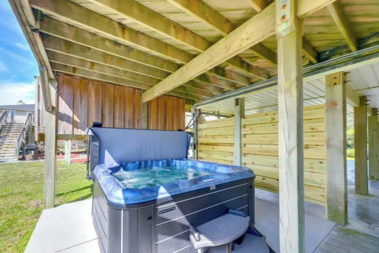 Oceanfront Emerald Isle Escape w/ Private Hot Tub!