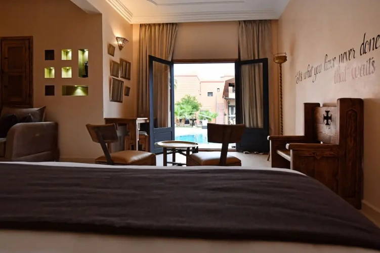 Suite with balcony and with pool view