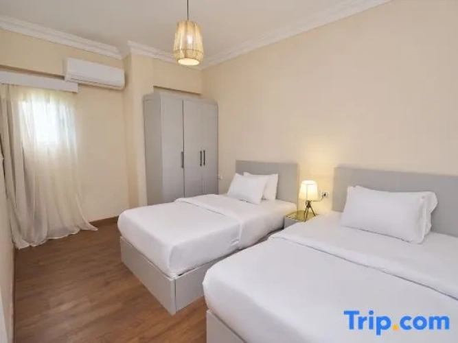 2 Bedrooms Apartment