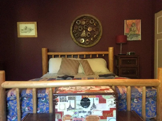 Nomadic Bull: Bed & Breakfast & Books