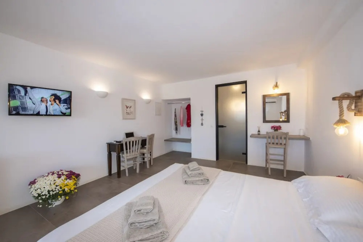 Myrsini's Luxury Suites