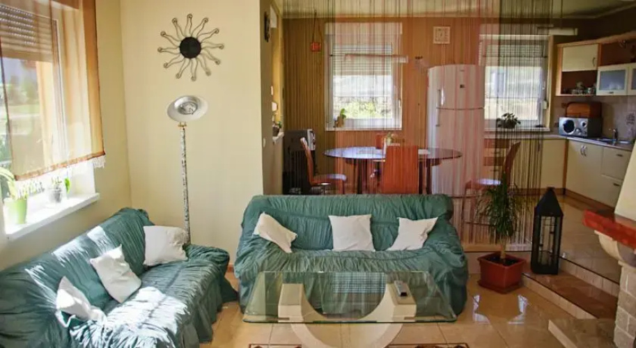 Búzavirág Apartmanház Eplény