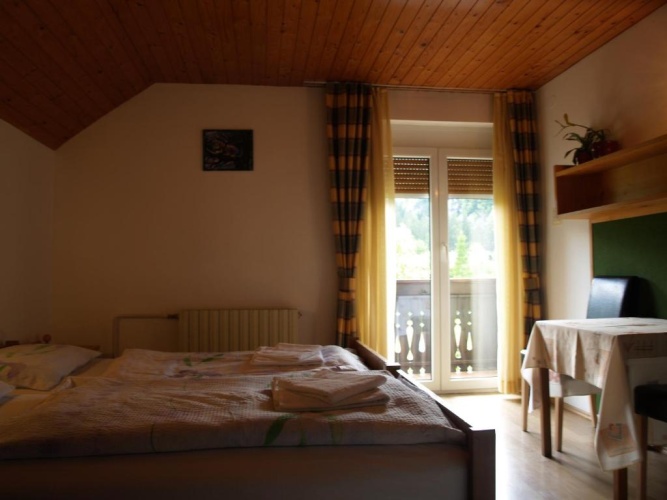 Standard Twin room with balcony