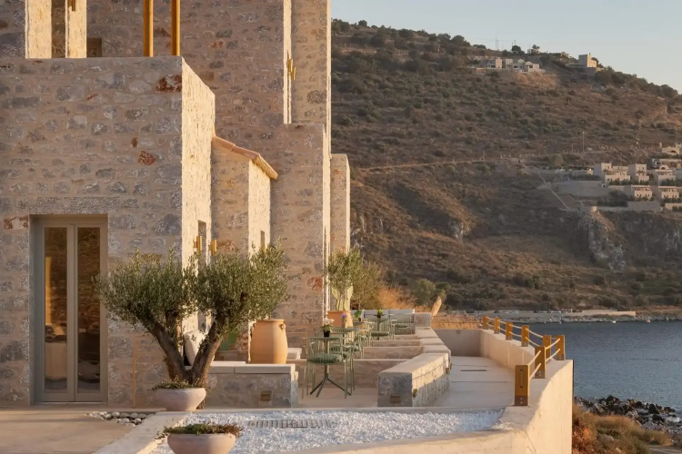 Yerma Suites Limeni