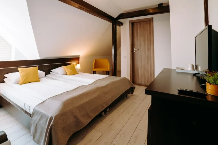 Standard Twin room with courtyard view