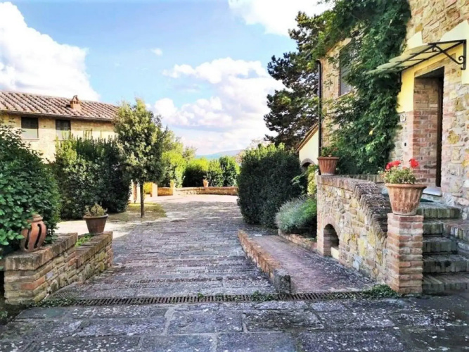 Romantic Escape in Tuscan