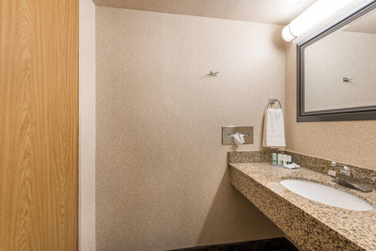Quality Inn & Suites Portage Central