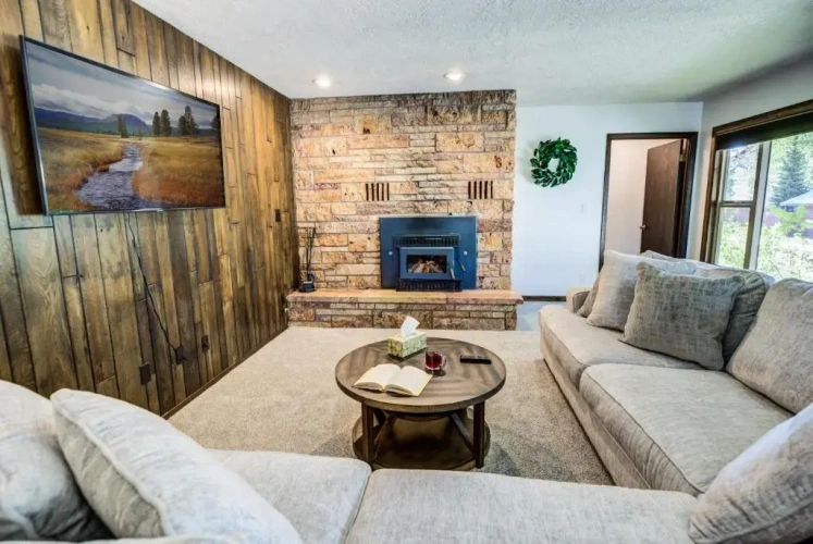4 Bedrooms Cottage