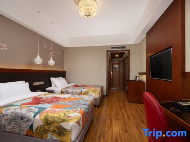Standard room with mountain view