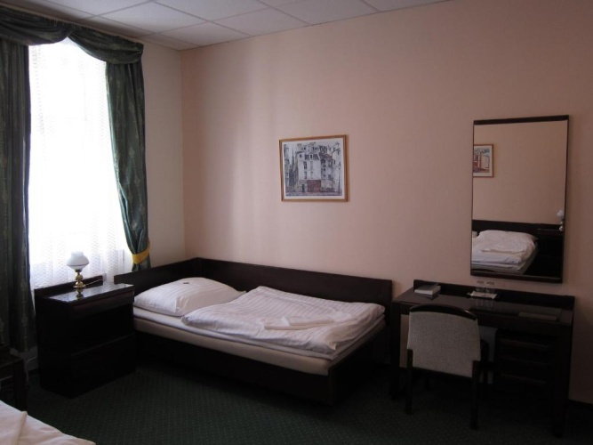 Standard Triple room