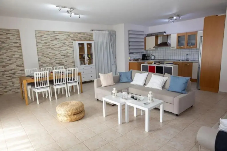 Modern 2bedroom flat with spacious balcony 2