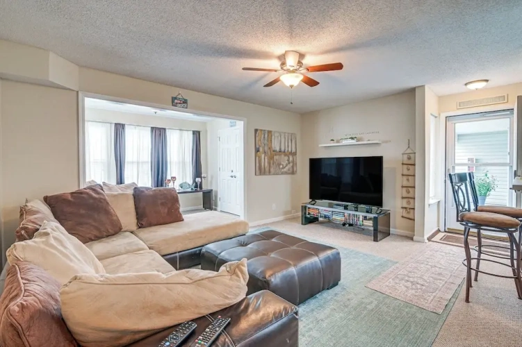 2 Bedrooms Apartment