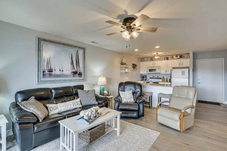 View, Pool & Lake Access: Osage Beach Condo!