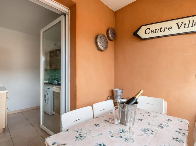 Elegant Holiday Home in Nice with Balcony