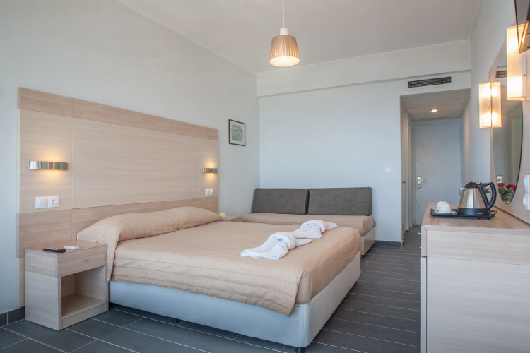 Alexandros Hotel