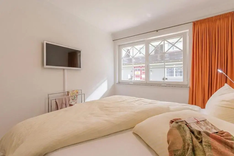 Les Belles, Haus Davide, FW Exclusive, Whg 7