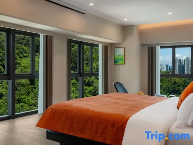Suite with mountain view