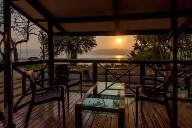 SaffronStays Little Paradise