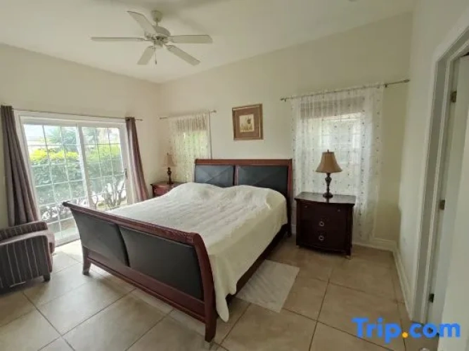 3 Bedrooms Apartment