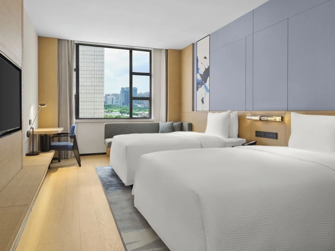 Standard Quadruple room with city view