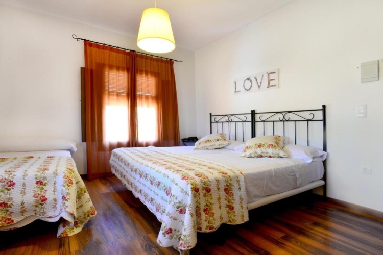 Standard Triple room