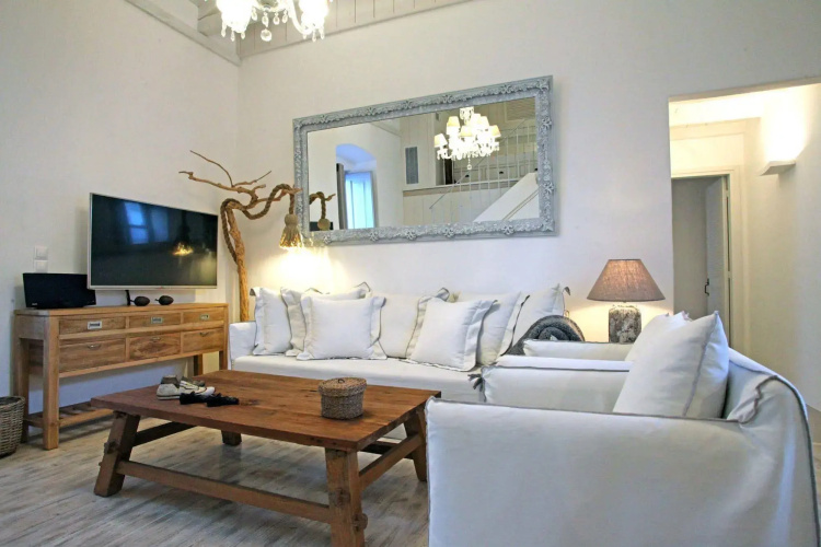 Casa Melenia Hydra