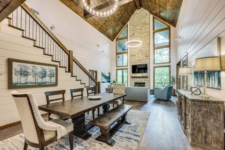 Cozy Cabin w/ Hot Tub ~ 5 Mi to Broken Bow Lake
