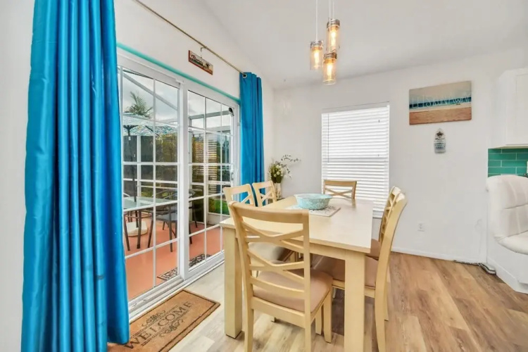 Bright Spacious Retreat With Private Pool Lanai Game Room