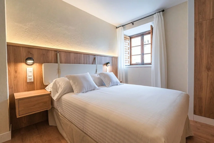 Deluxe Double room with city view