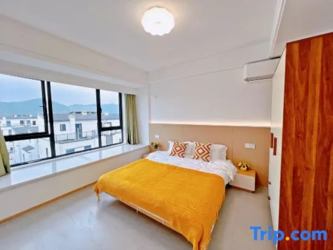 2 Bedrooms Triple Suite