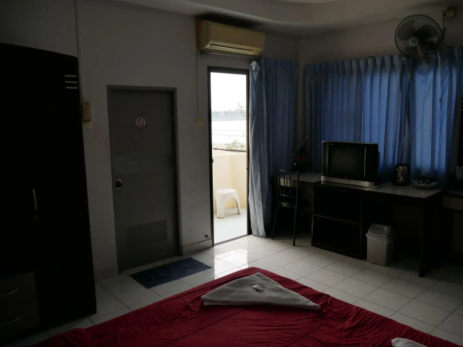 Phuttipong Apartment