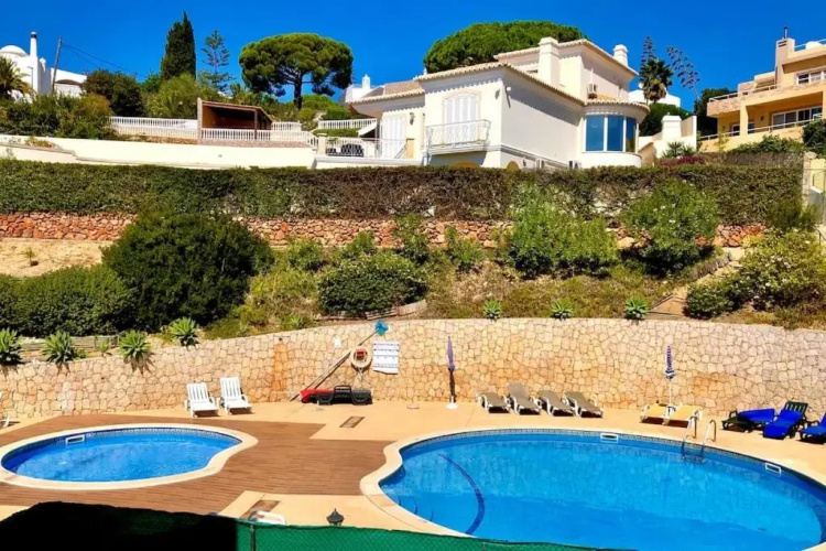 Art 13 - Apartamento com piscina