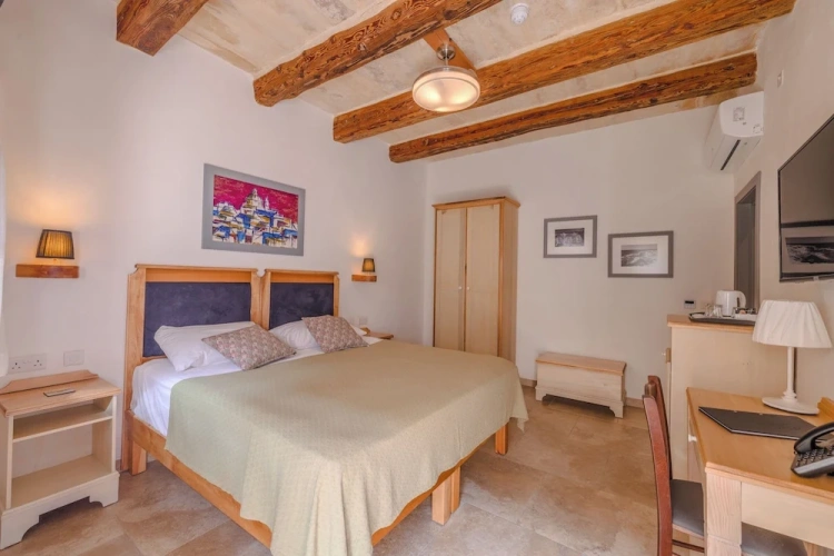 Standard Double room with courtyard view