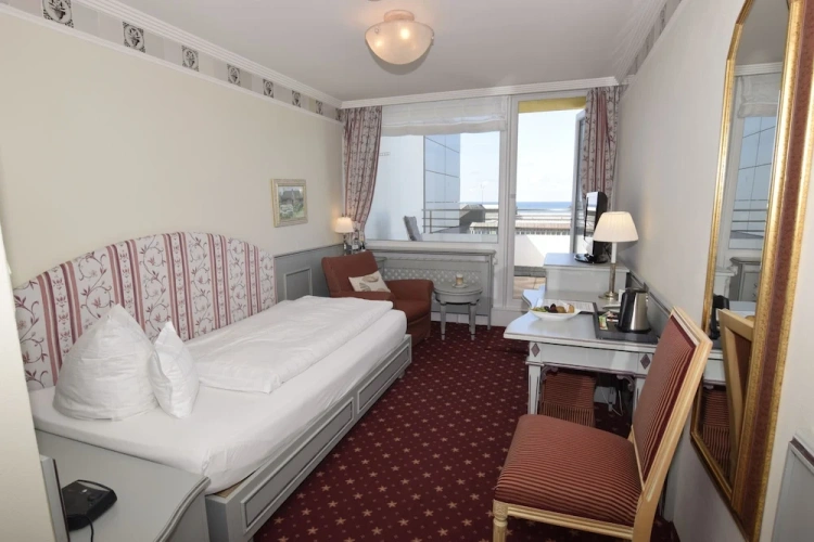 Deluxe Single room with balcony and with sea view