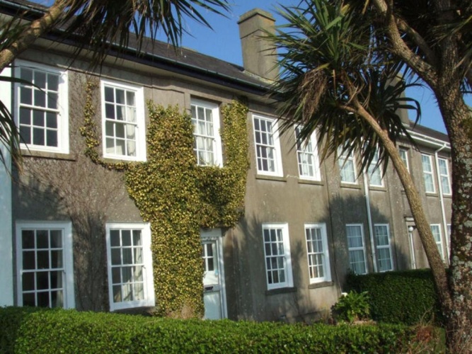 4 Bedrooms Cottage