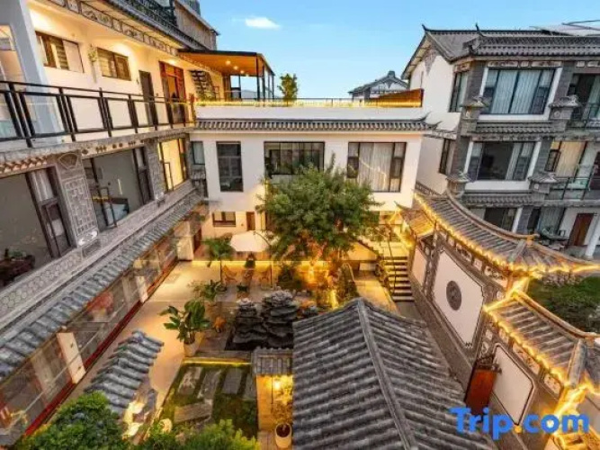 "Bai Nostalgia Courtyard @ Erhai Caicun Pier"