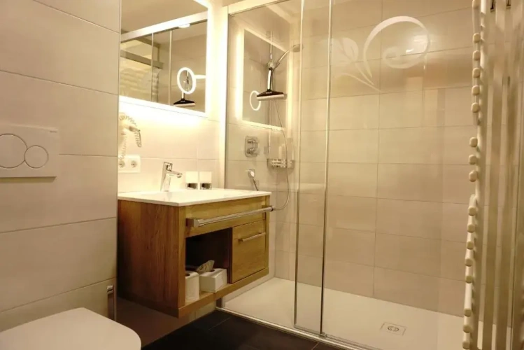 2 Bedrooms Sextuple Apartment