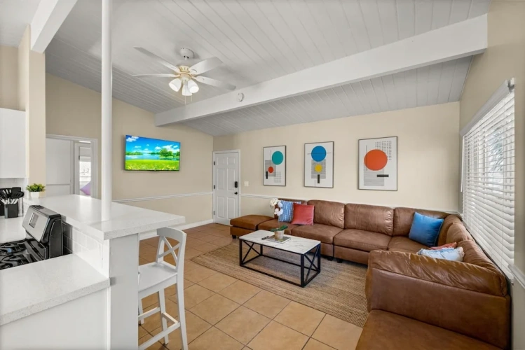 2 Bedrooms Apartment