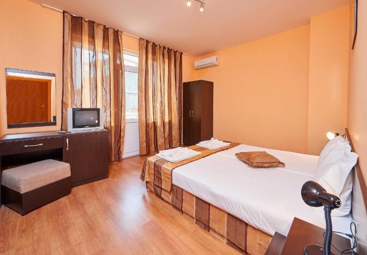 Standard Twin room with balcony