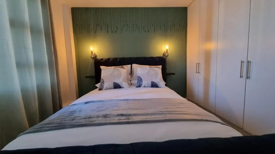 Accommodation Front - Prestigious 2 Sleeper Apartment with Harbour Views