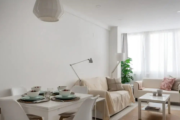 Light-Filled Apt, w/ Free Pick-Up By TimeCooler