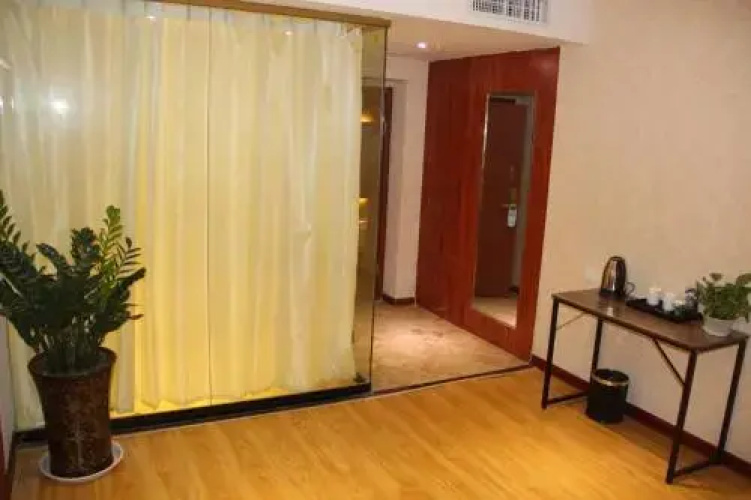 Longyue Hotel Huayin