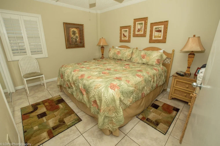 Inlet Reef 606 2 Bedroom Condo by RedAwning