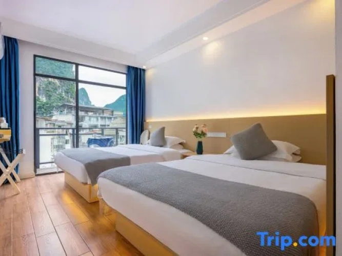 Standard Twin room with balcony