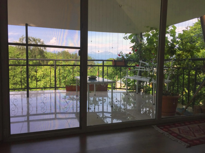 Nino's Veranda Apartment