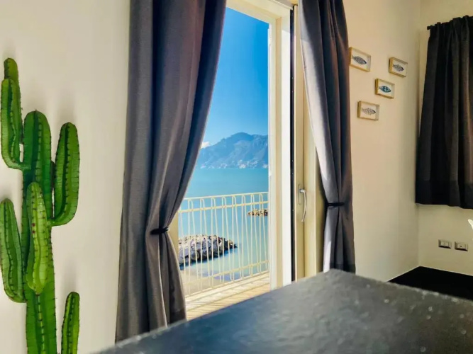 Sea View Apartment 5 mt from the beach