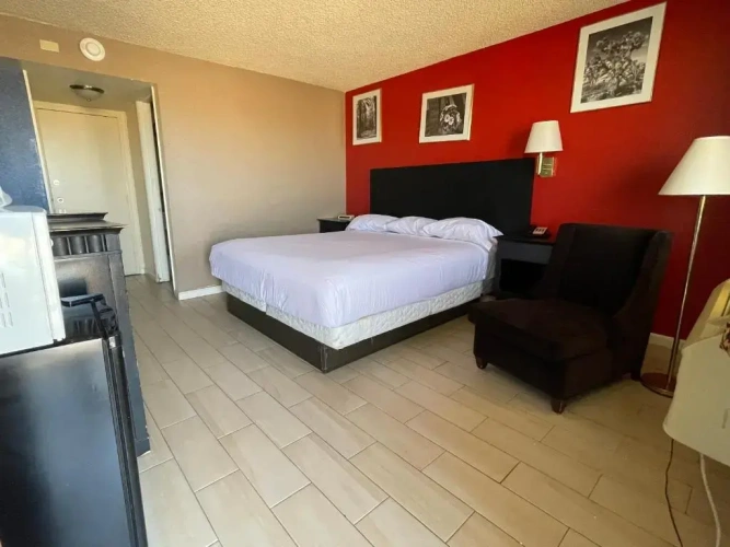 Deluxe Double Suite with Kitchenette
