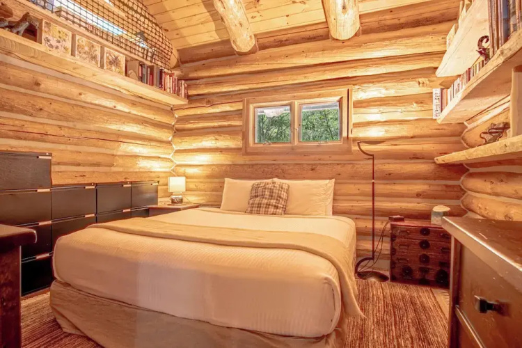 The Barn on Warm Springs Creek - 9 Riverfront Acres