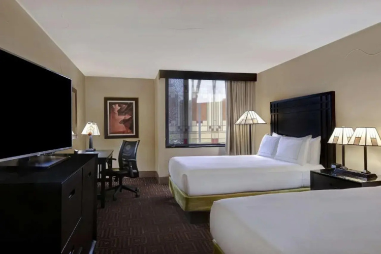 Doubletree by Hilton Phoenix - Tempe